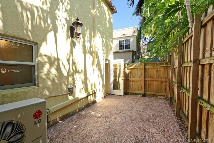More Photos Of 2630 Natoma St, Coconut Grove Apartments For Sale