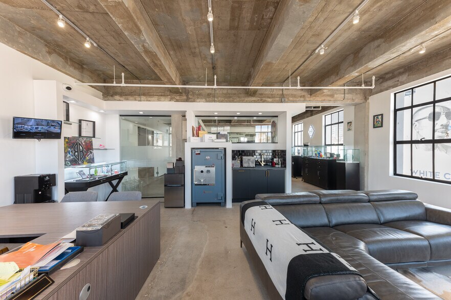 More Photos Of 742-748 S Hill St, Los Angeles Loft Creative Space For Lease