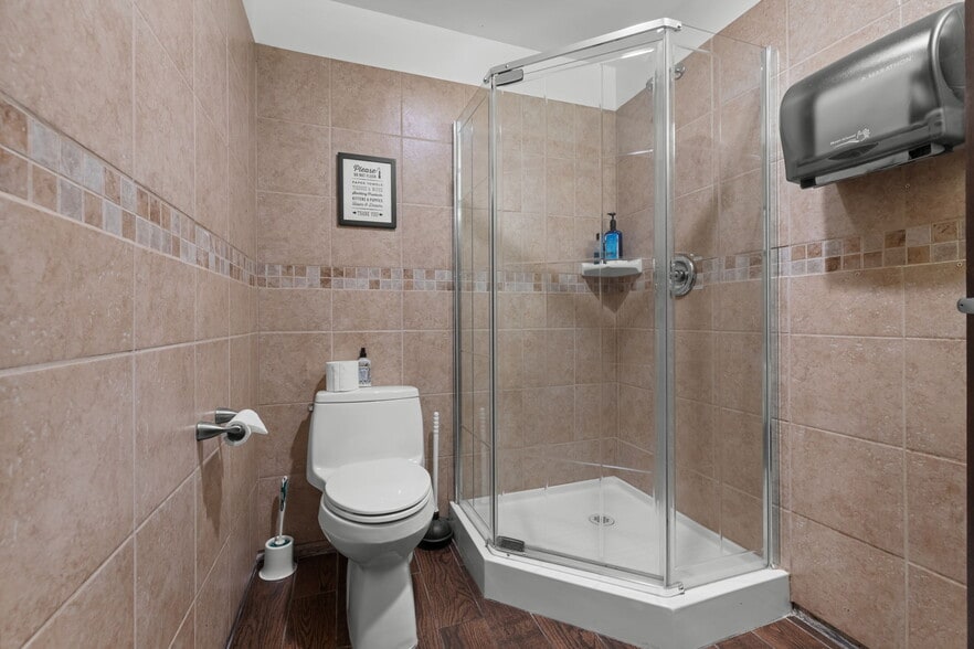 More Photos Of 5739 Tujunga Ave, North Hollywood Movie Radio TVStudio For Sale