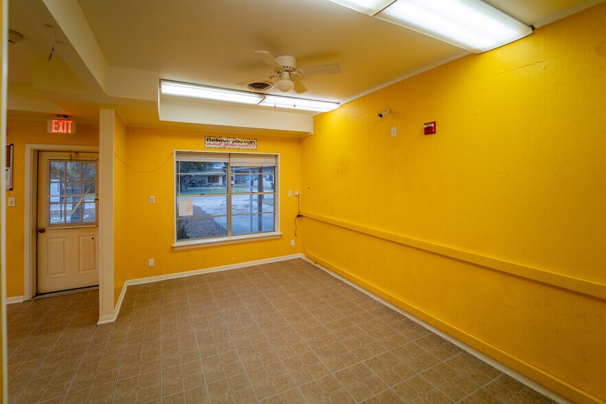 More Photos Of 105 Ward St, Cuero Daycare Center For Sale