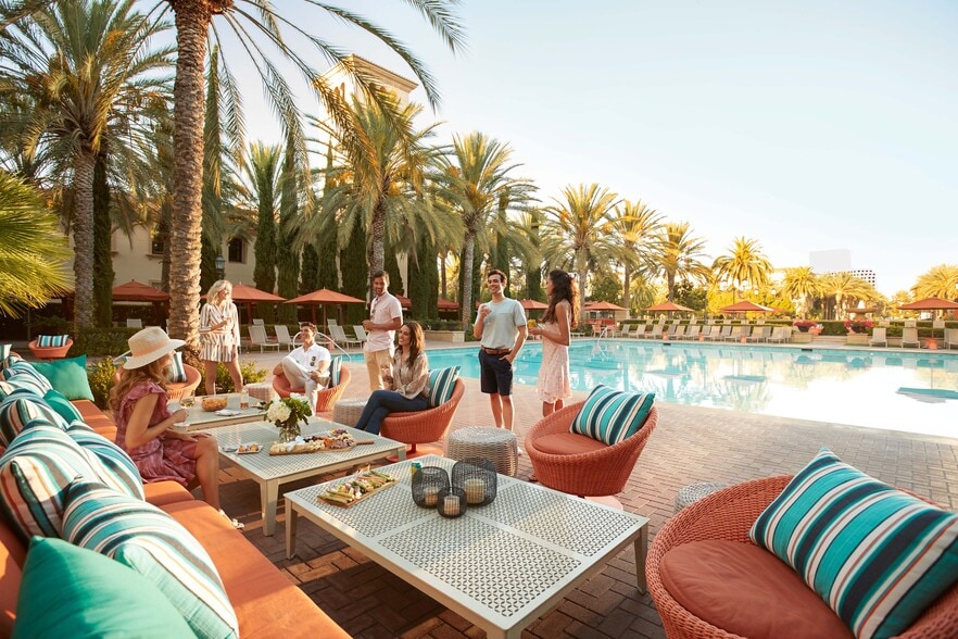 More Photos Of 100 Spectrum Center Dr, Irvine Office For Lease