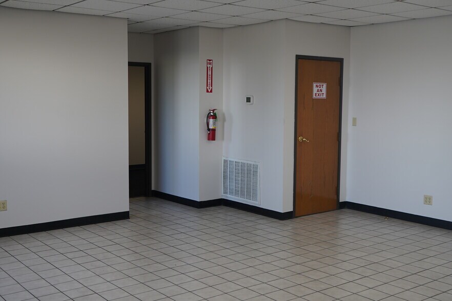 More Photos Of 6645 S 61st West Ave, Tulsa Warehouse For Lease