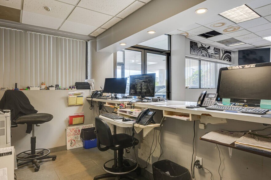 More Photos Of 691 County Road 39A, Southampton Auto Dealership For Lease