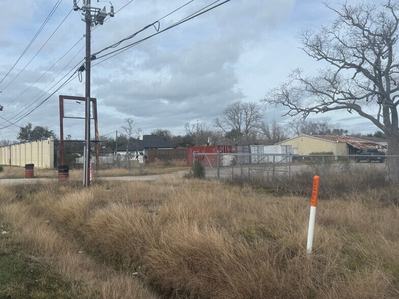 More Photos Of 4927 Highway 146, Bacliff Land For Sale