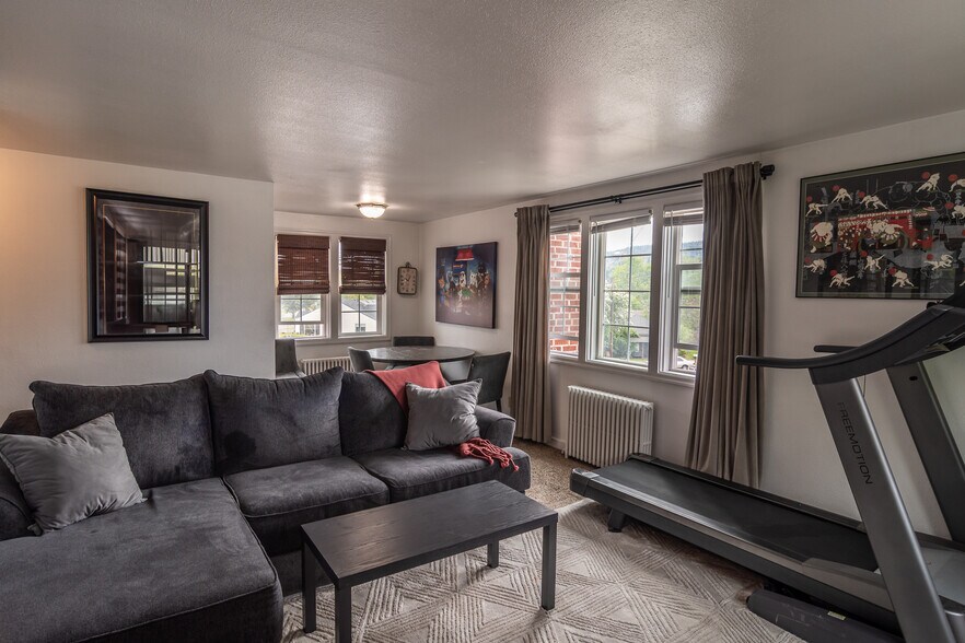 More Photos Of 435 NE Winchester St, Roseburg Multifamily For Sale