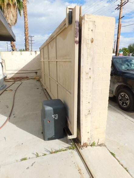 More Photos Of 693 E Sunny Dunes Rd, Palm Springs General Retail For Sale