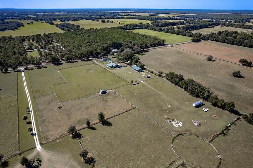 More Photos Of 20221 SW 5th Pl, Dunnellon Specialty For Sale