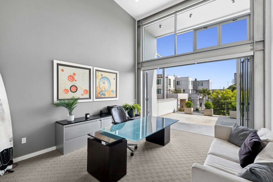 More Photos Of 517 30th St, Newport Beach Freestanding For Sale