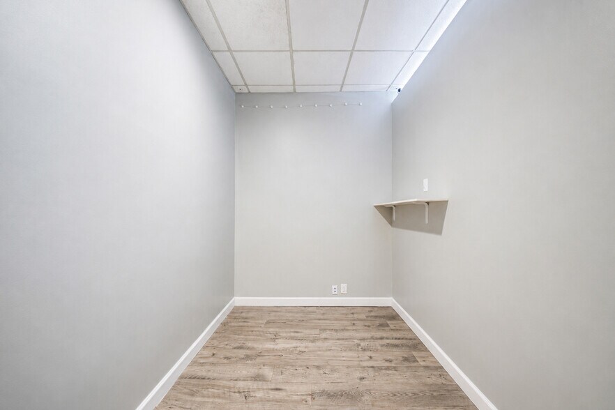 More Photos Of 283-285 Broadway, Bethpage Storefront Retail Office For Lease