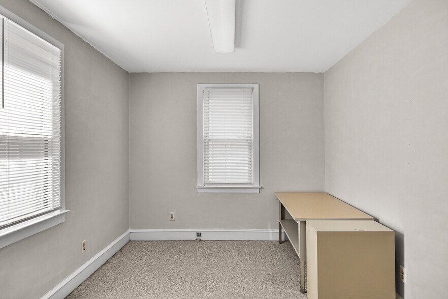 More Photos Of 688 N Broad St, Woodbury Office For Lease