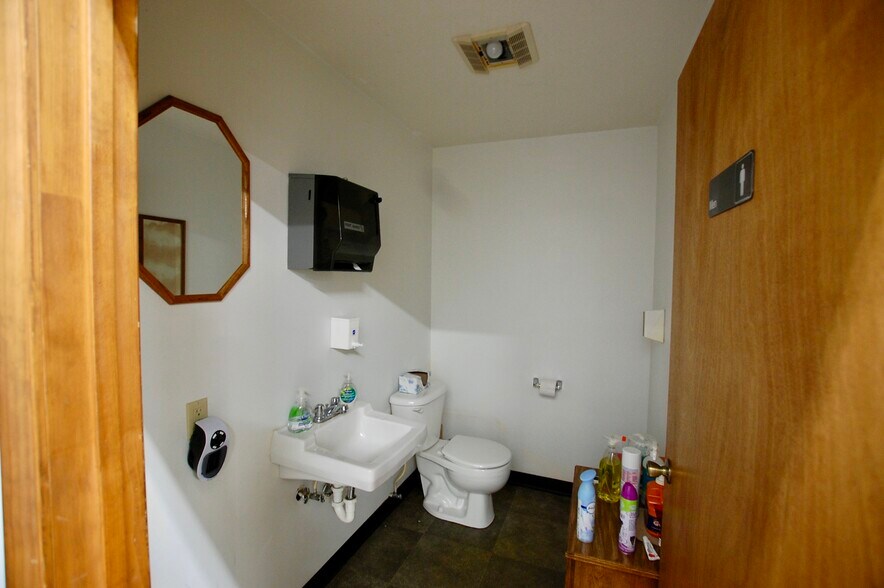 More Photos Of 35 Anderson Ave, Falconer Flex For Sale