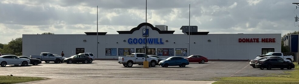 Primary Photo Of 2021 S Brahma Blvd, Kingsville General Retail For Lease