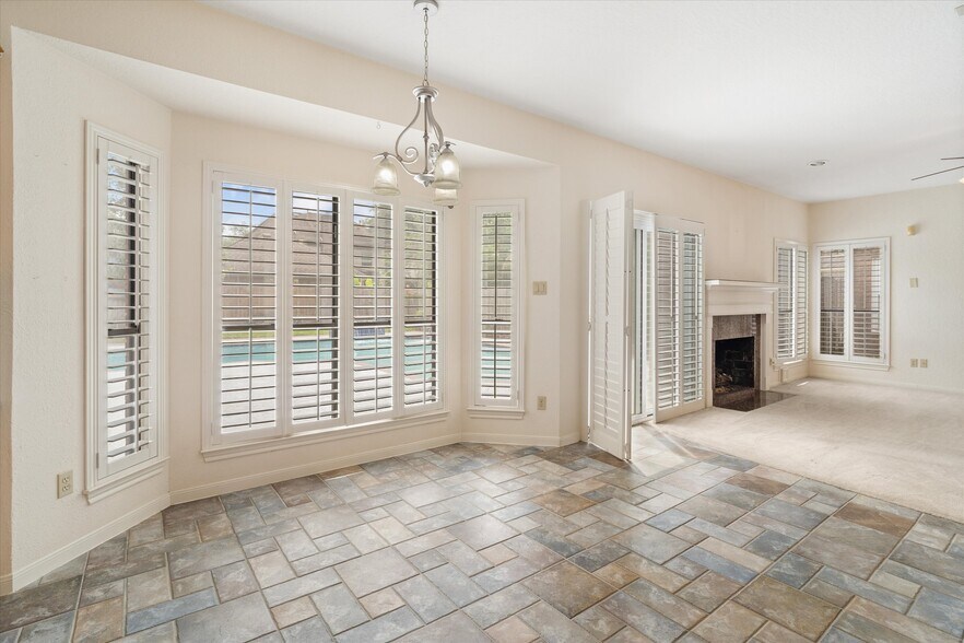More Photos Of 124 Lake Point Dr, League City Specialty For Sale