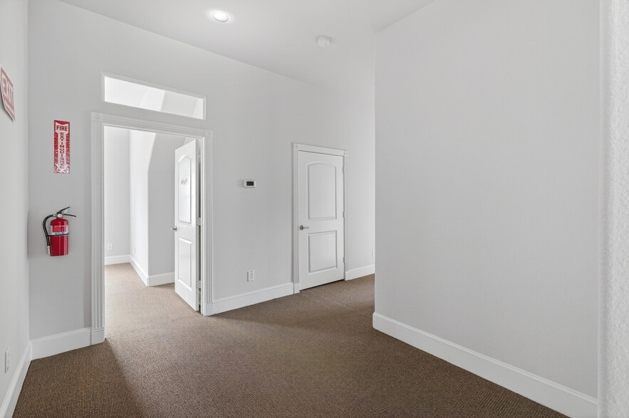 More Photos Of 25511 Budde Rd, The Woodlands Office For Sale
