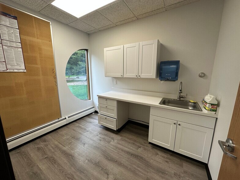 More Photos Of 834 King Hwy, Kalamazoo Office For Lease