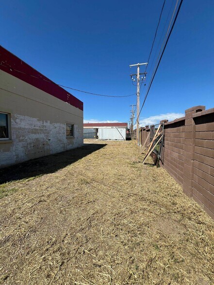 More Photos Of 11983 14th Ave, Aurora Industrial For Lease