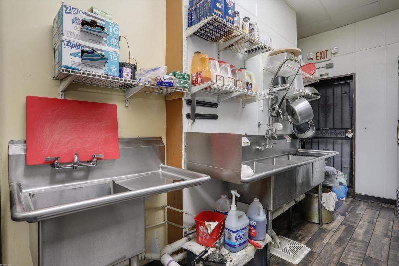 More Photos Of 13730 Livernois Ave, Detroit General Retail For Sale