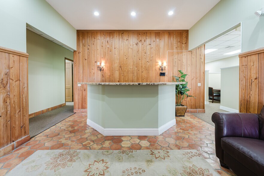 More Photos Of 2120 N Dixie Hwy, Boca Raton Unknown For Lease