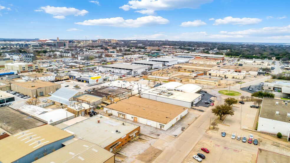 More Photos Of 2711-2725 Cullen St, Fort Worth Distribution For Lease