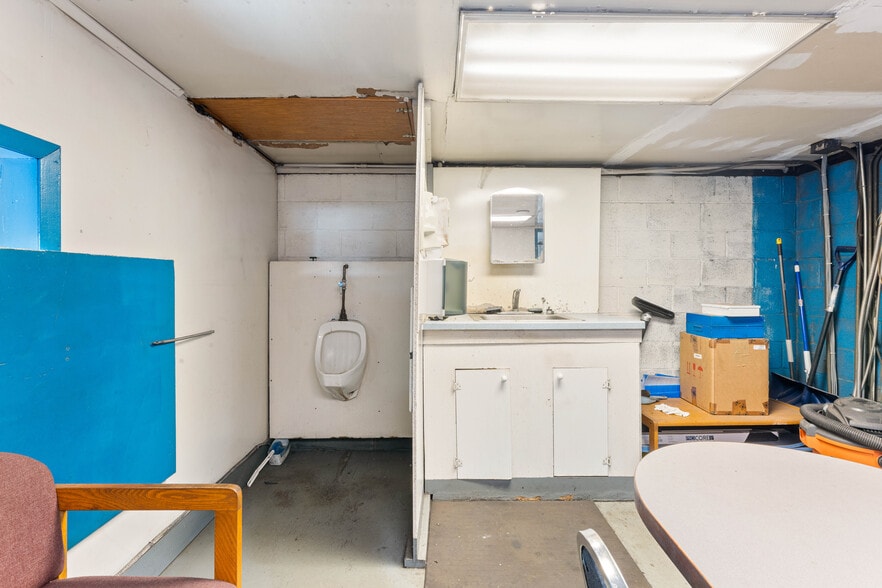 More Photos Of 141 Lincoln Blvd, Middlesex Auto Repair For Sale