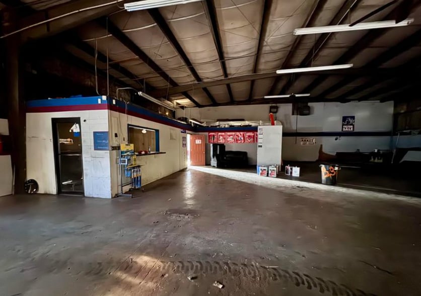 More Photos Of 18130 TN-125, Bolivar Flex For Sale