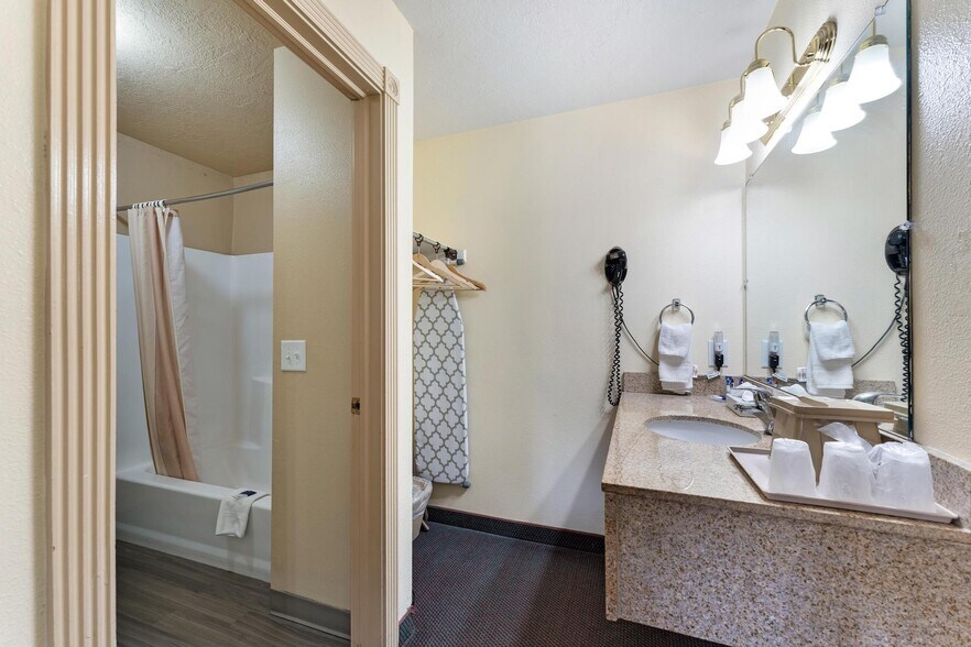 More Photos Of 260 W Main St, Vernal Hotel For Sale