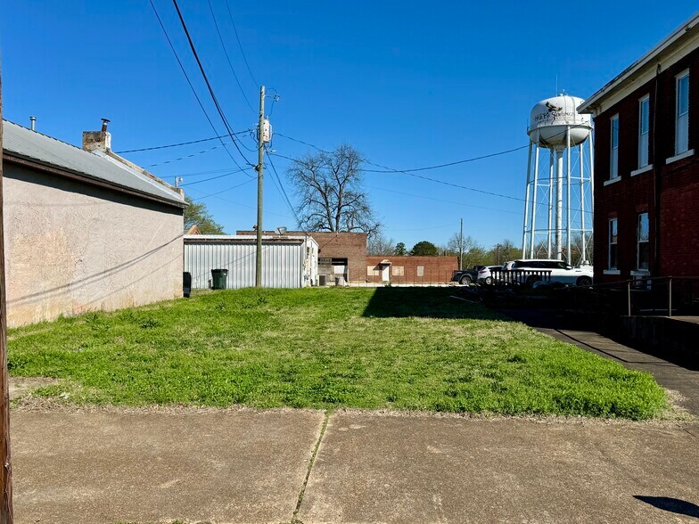 More Photos Of 158 E College Ave, Holly Springs Office For Sale