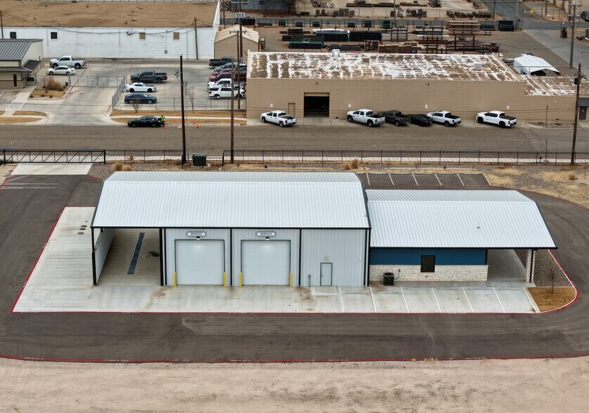 More Photos Of 710 26th st, Lubbock Warehouse For Lease