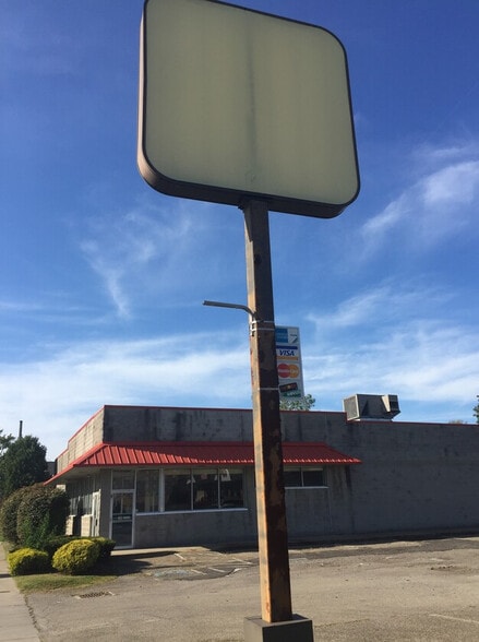 More Photos Of 213 W Main St, Grove City Drugstore For Sale