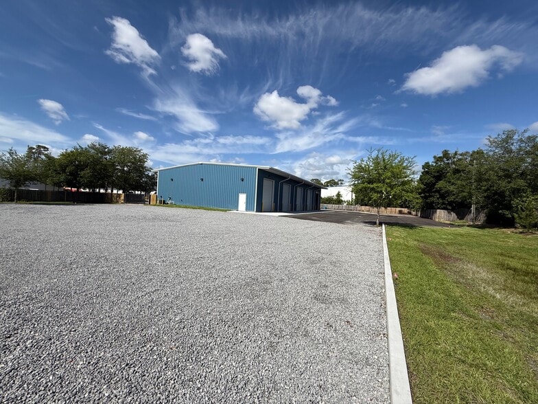 More Photos Of 6940 Sonny Dale Dr, West Melbourne Warehouse For Lease