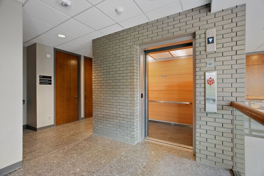 More Photos Of 11709 Old Ballas Rd, Saint Louis Medical For Sale