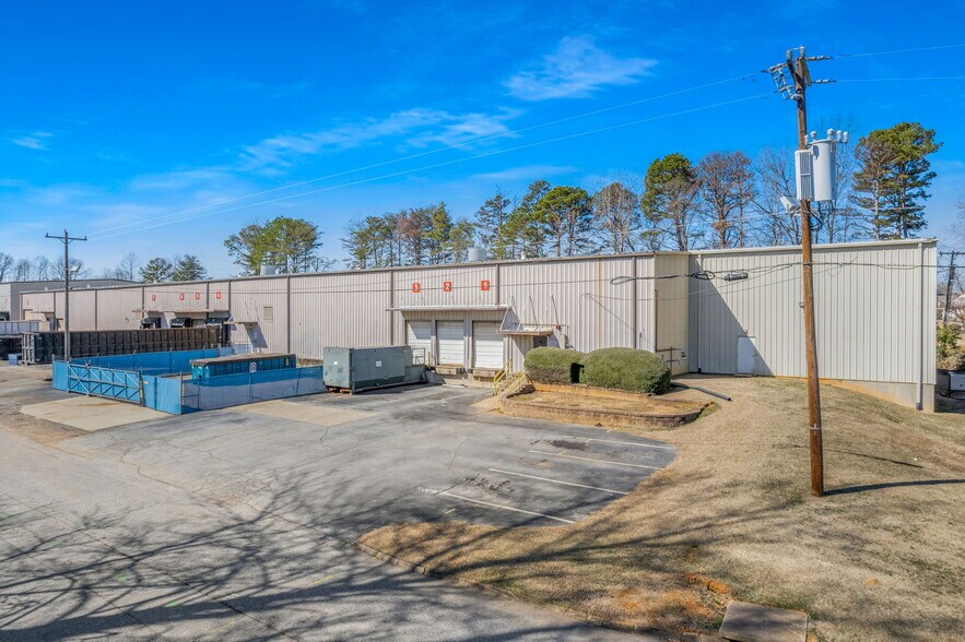 More Photos Of 120 McDougall Ct, Greenville Unknown For Lease