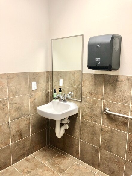 More Photos Of 16000 Park Ten Pl, Houston Office For Sale