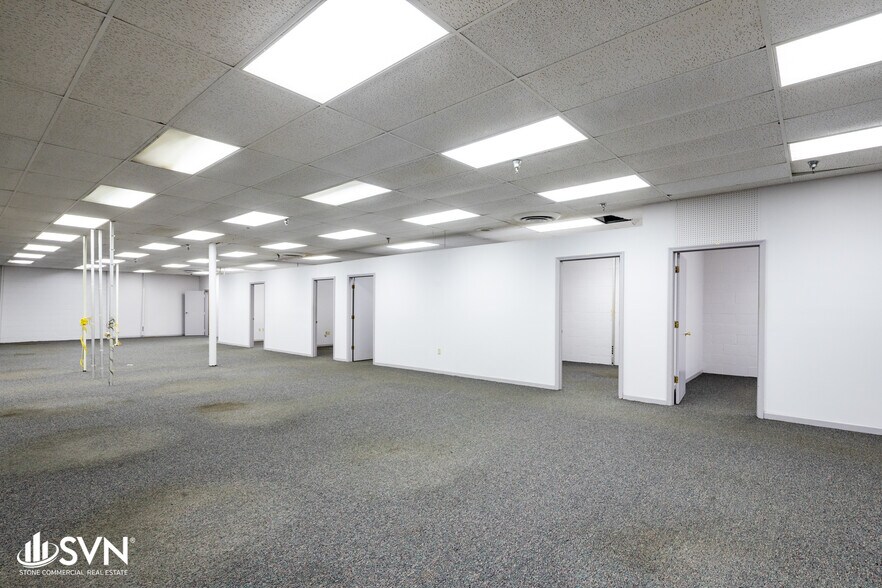 More Photos Of 1047 US Highway 127 S, Frankfort Medical For Lease