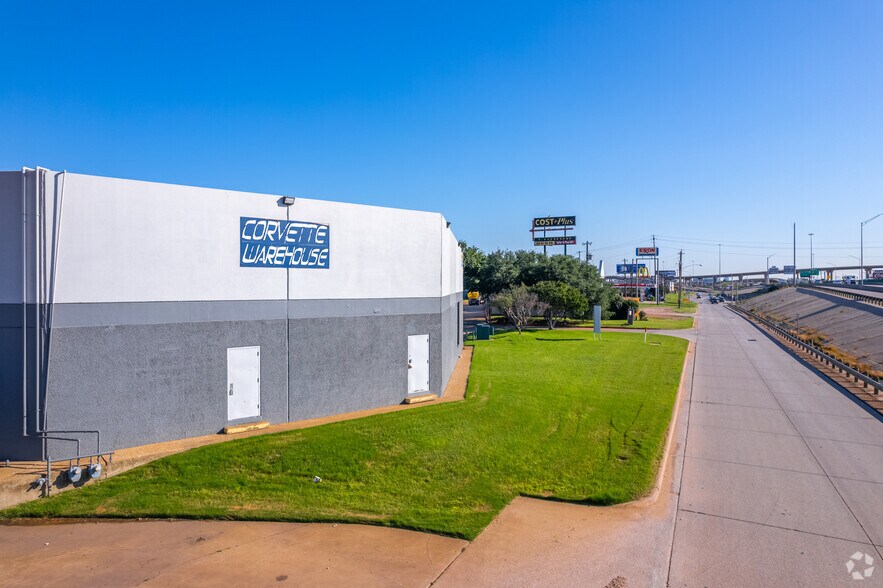 More Photos Of 2156 W Northwest Hwy, Dallas Light Distribution For Lease