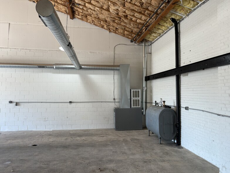 More Photos Of 1914 Margaret St, Philadelphia Industrial For Lease