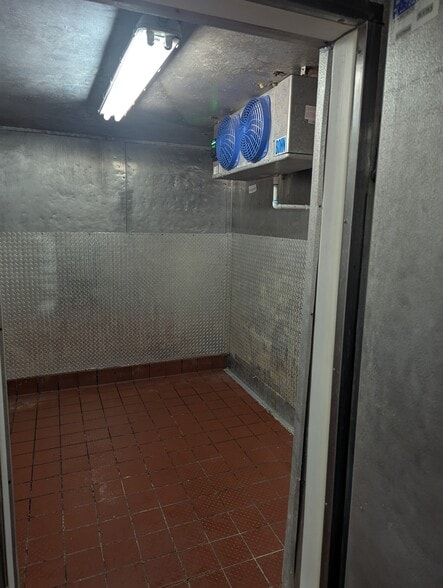 More Photos Of 8550 N Dale Mabry Hwy, Tampa Fast Food For Lease