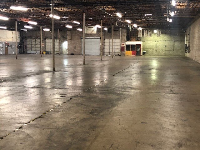 More Photos Of 2727 W 11th St, Houston Distribution For Sale