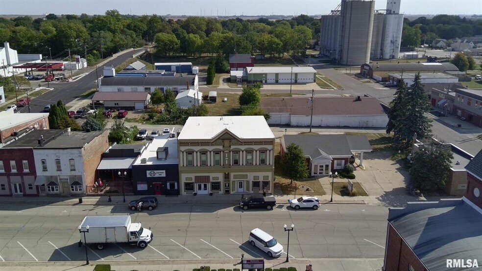 More Photos Of 412-414 Locust St, Delavan General Retail For Sale