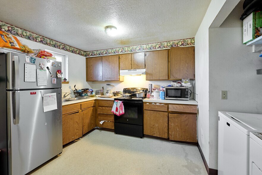 More Photos Of 880 N Pershing St, Mount Angel Apartments For Sale