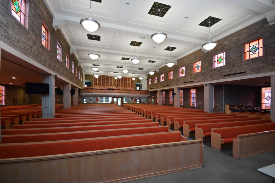 More Photos Of 801 S Madison St, Bloomington Religious Facility For Sale