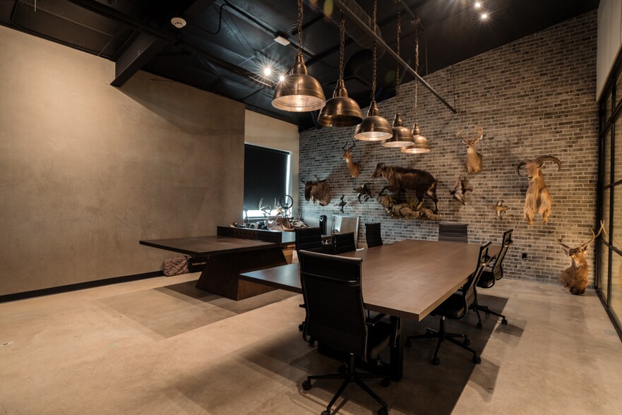 More Photos Of 195 American Way, Dripping Springs Flex For Lease