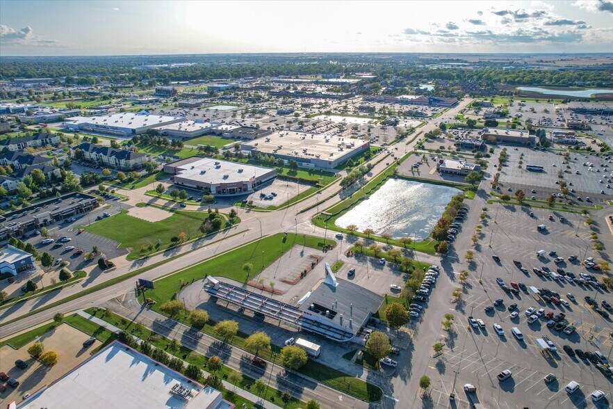 More Photos Of 608 W Town Center Blvd, Champaign Restaurant For Sale