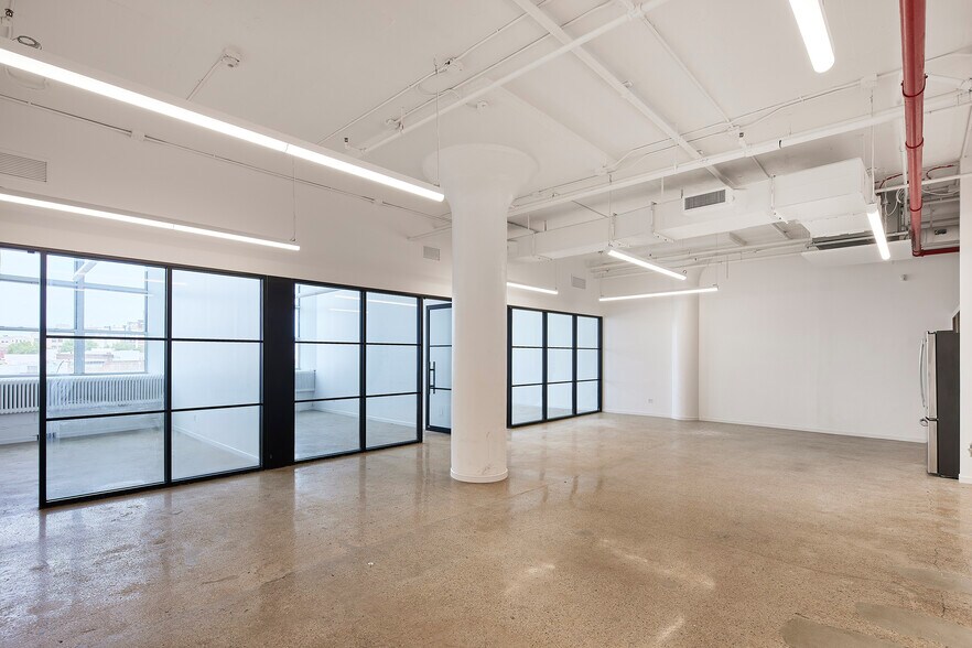 More Photos Of 37-18 Northern Blvd, Long Island City Office For Lease