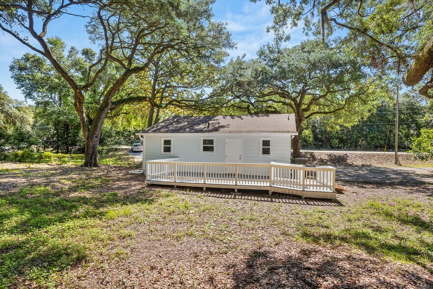 More Photos Of 67 Sams Point Rd, Beaufort General Retail For Sale