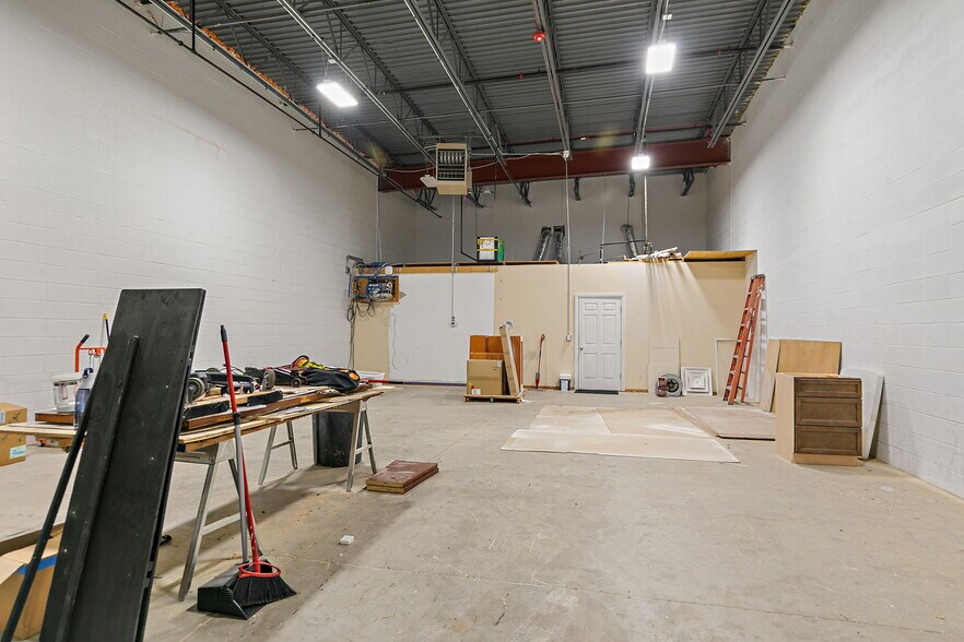 More Photos Of 129 Commercial Dr, Yorkville General Retail For Lease