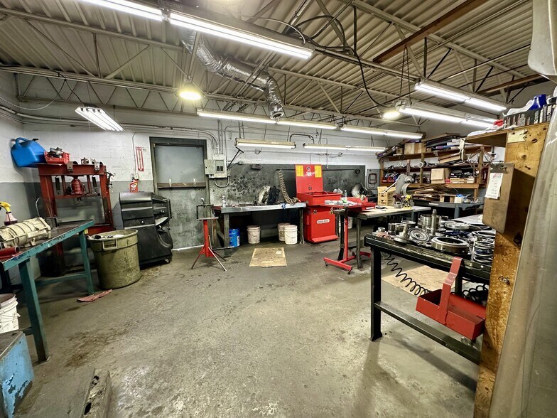 2615 Battleground Ave, Greensboro, NC 27408 Auto Repair For Sale