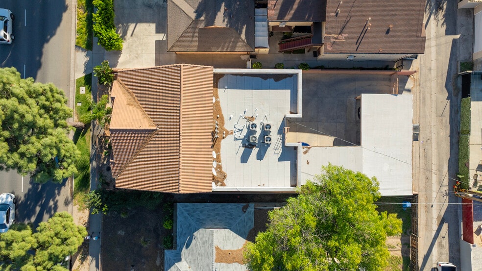 More Photos Of 17088 Chatsworth St, Granada Hills Apartments For Sale