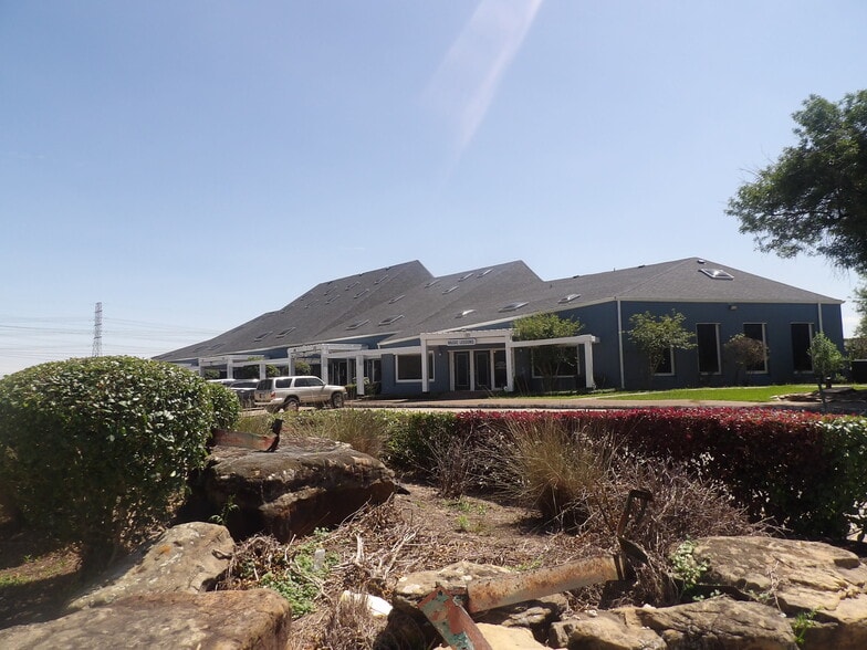 More Photos Of 17300 Saturn Ln, Houston Medical For Lease