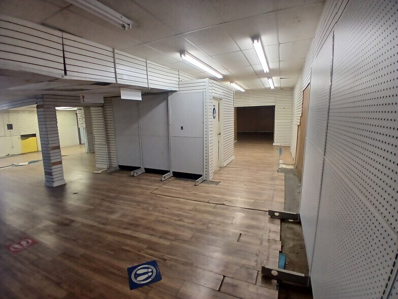 More Photos Of 1595 W Foothill Blvd, Upland Freestanding For Lease